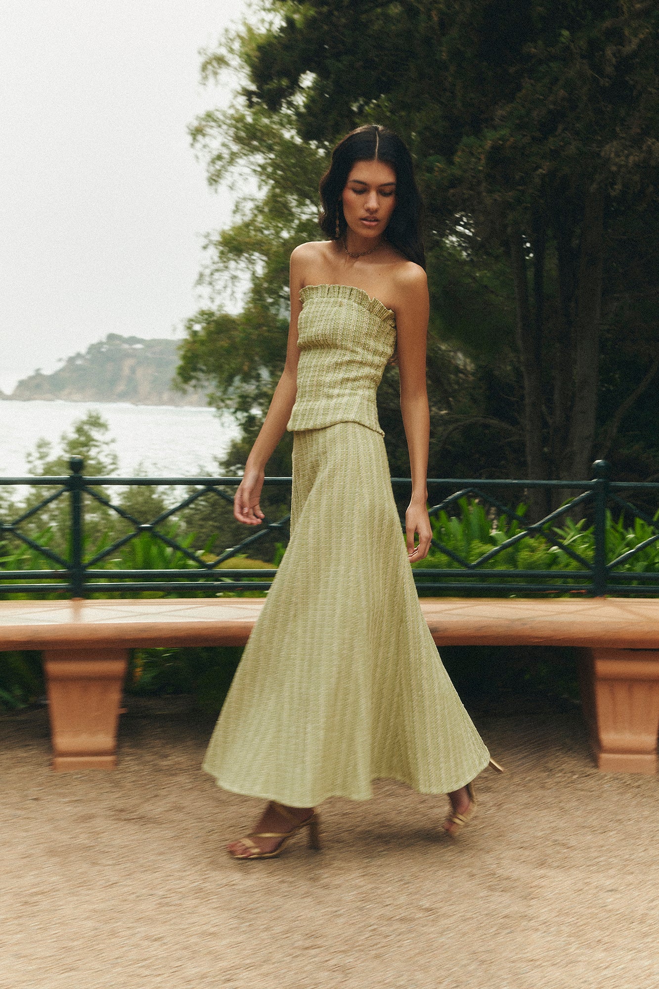 penelope's green dress Penelope Featherington with a Green Dress : r/PolinBridgerton